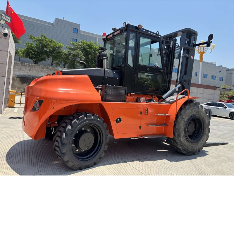 رافعة شوكية للأراضي الوعرة SOCMA 8 أطنان