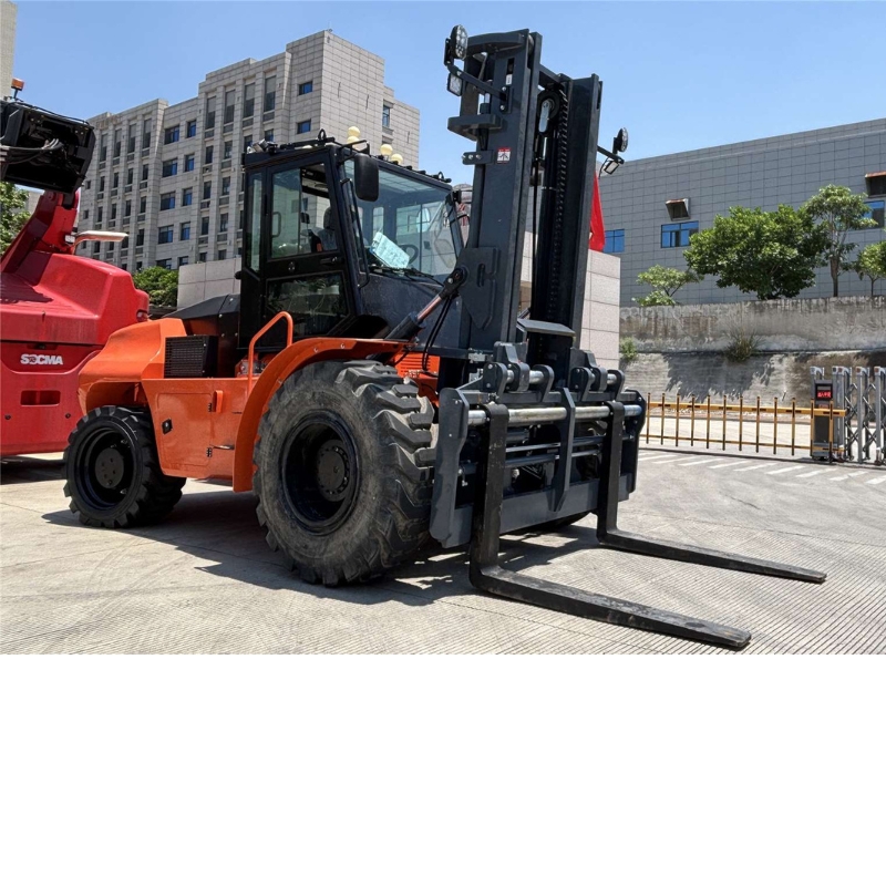 رافعة شوكية للأراضي الوعرة SOCMA 8 أطنان